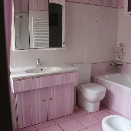 Annie Llense Apartment *